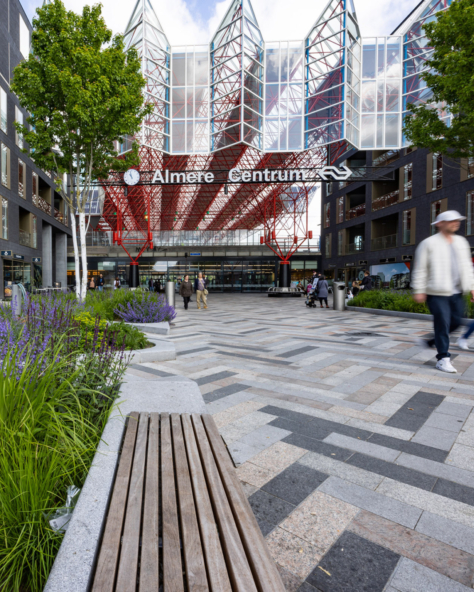 Ingang station Almere Stad