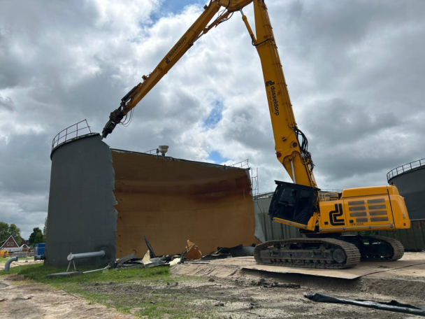 Sloop reinwatertanks appingedam kraan2