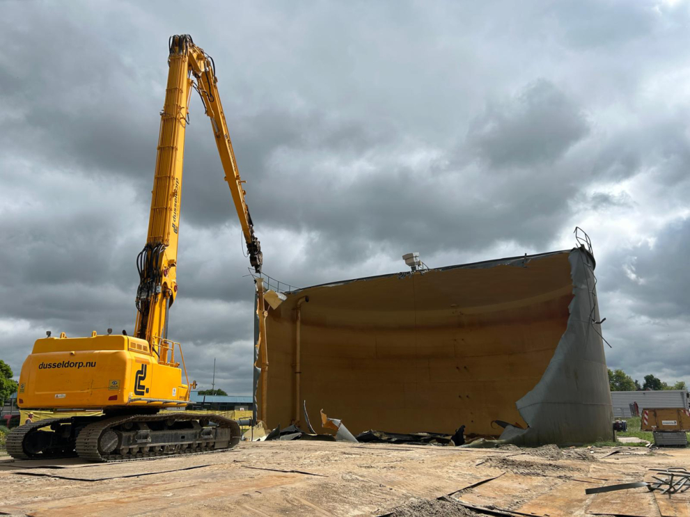 Sloop reinwatertanks appingedam kraan