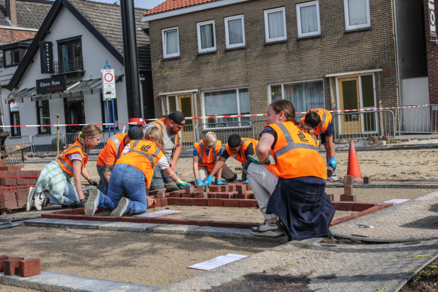 Zelf een stuk straat leggen