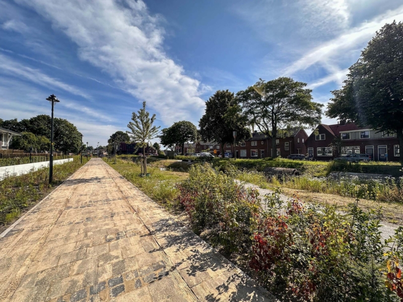 Straatwerk wandelpad Spoorpark Goor