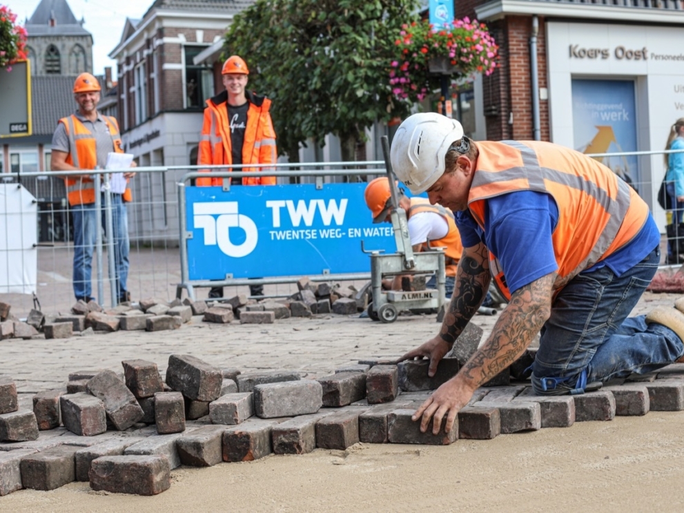 Dennis straatwerk Moes