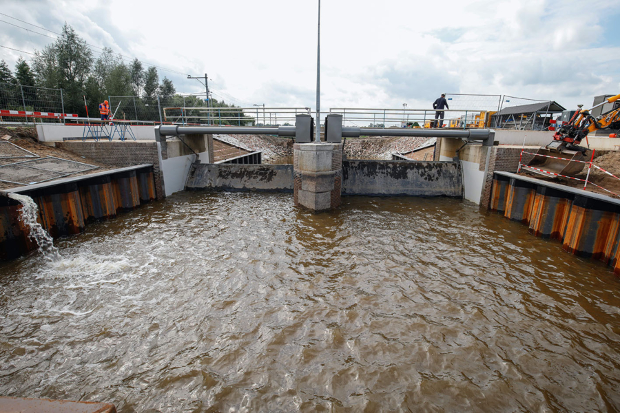 Drentse Stuw boven water Drentse Stuw boven water