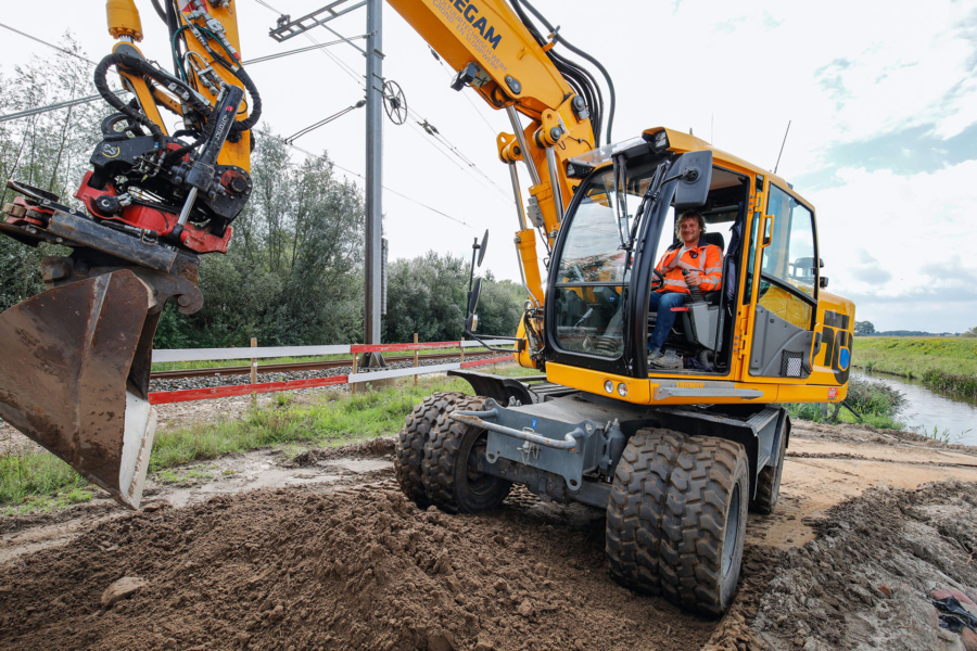 Kraanmachinst bij Drentse Stuw Kraanmachinst bij Drentse Stuw