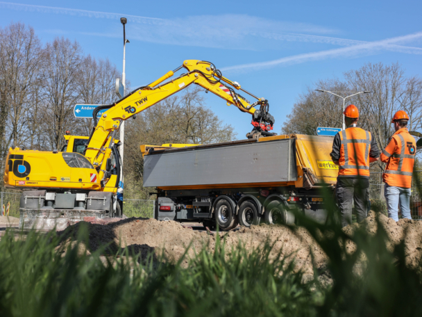 Eigen mensen. Eigen materieel.