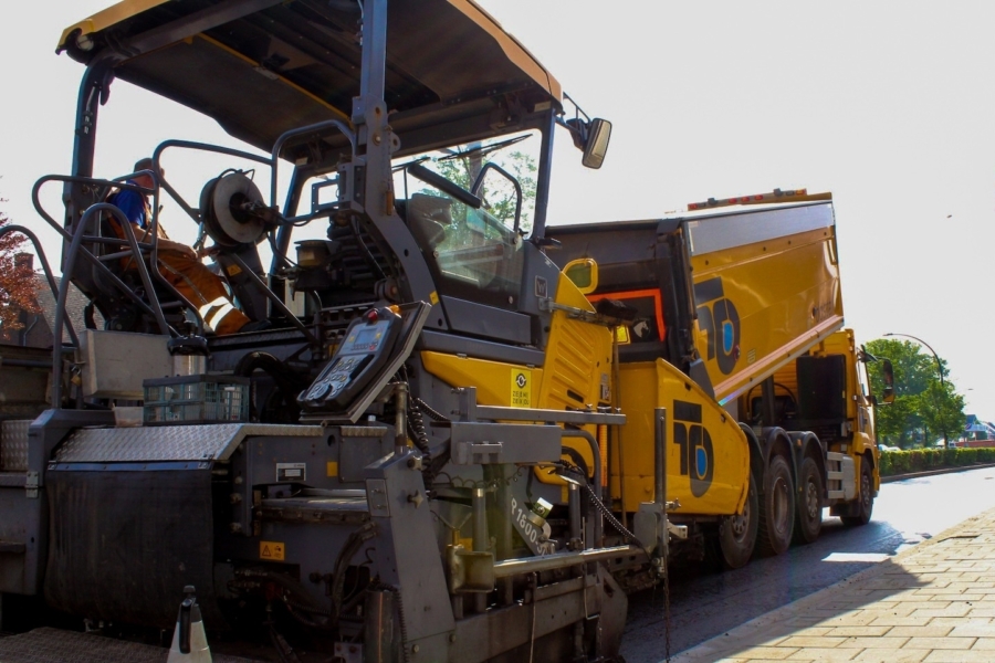 De Hoeve asfaltmachine