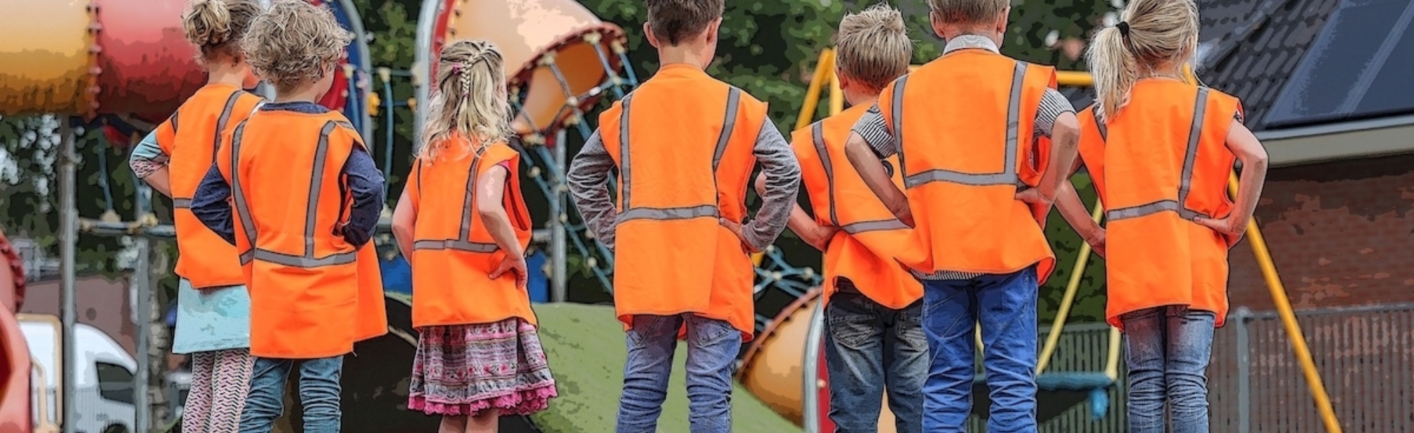 Kinderen oranje hesjes
