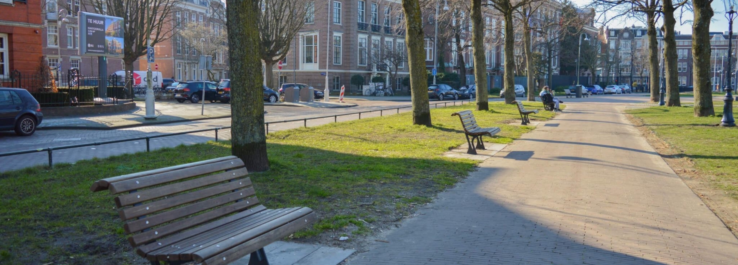 Bankjes plaatsen op Museumplein 3